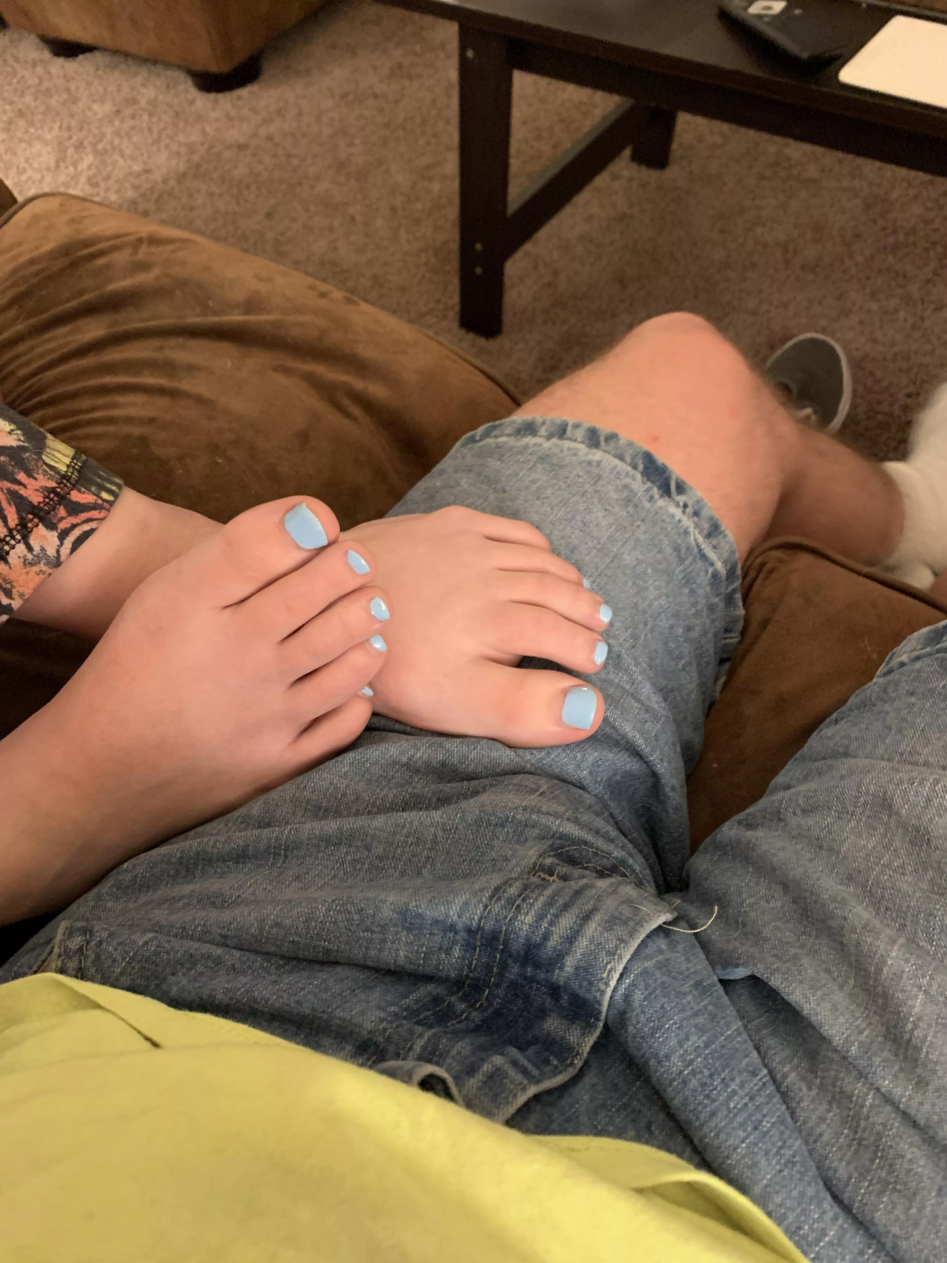 Girlfriends sexy feet before footjob😈 posted by SingleStuff7296