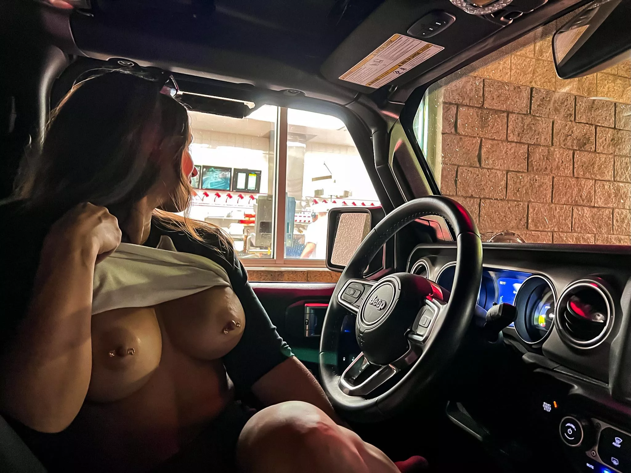 Girls gotta eat 🍔🍟 posted by Sloane_XXX