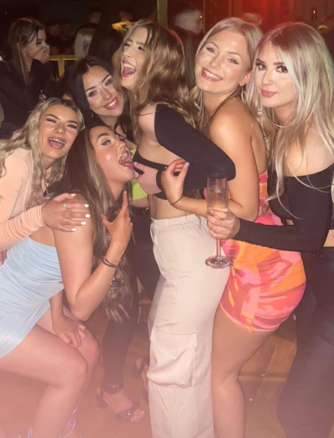 girls night out 💦 posted by heebeejeebeeSnack