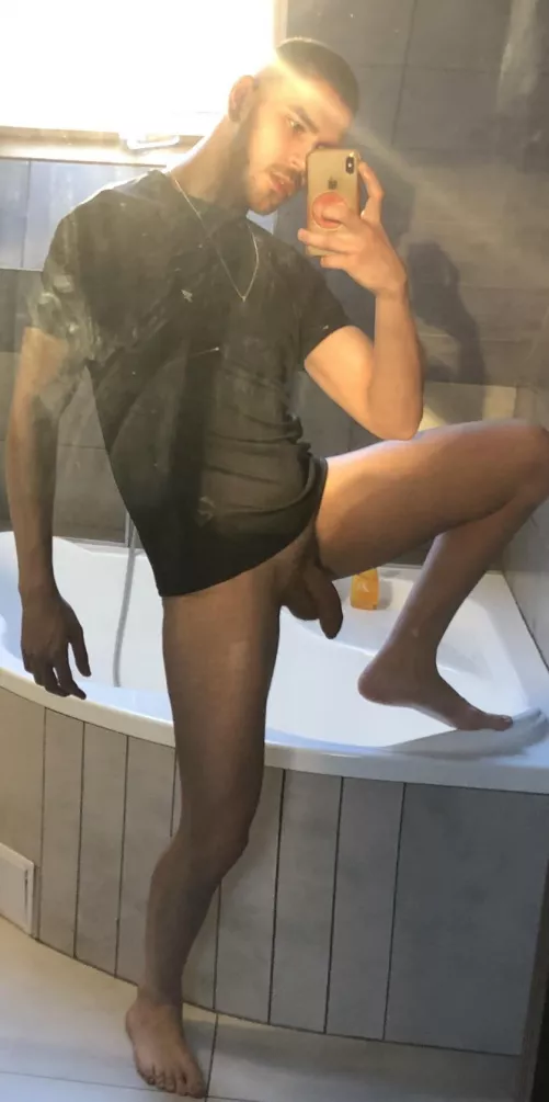 Give a kiss 🥵 by Noel-loli