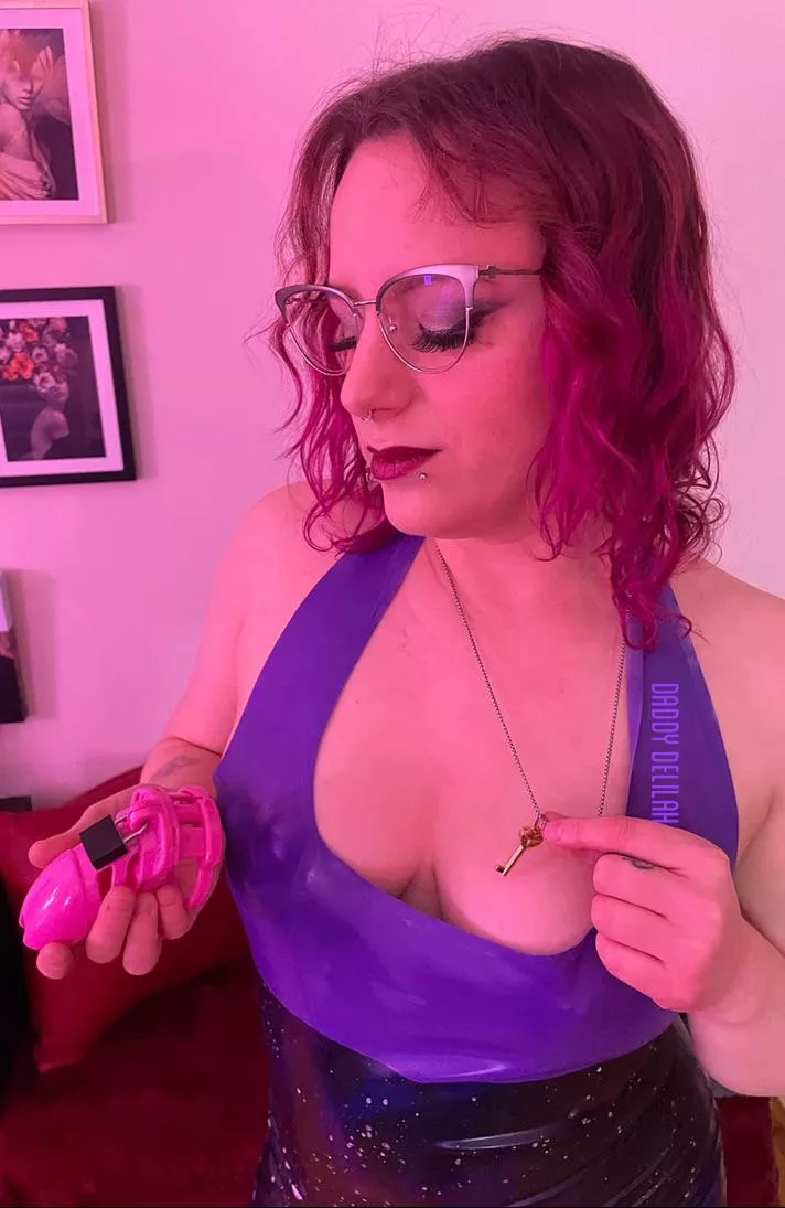 Give Daddy your chastity key ….no one should be bothered by that pathetic beta dick😈 posted by DelilahGold