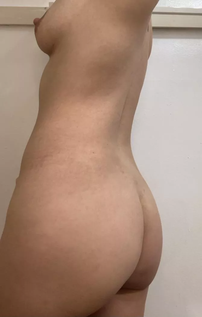 Give me a reason to take a shower posted by QueenPeaches6969