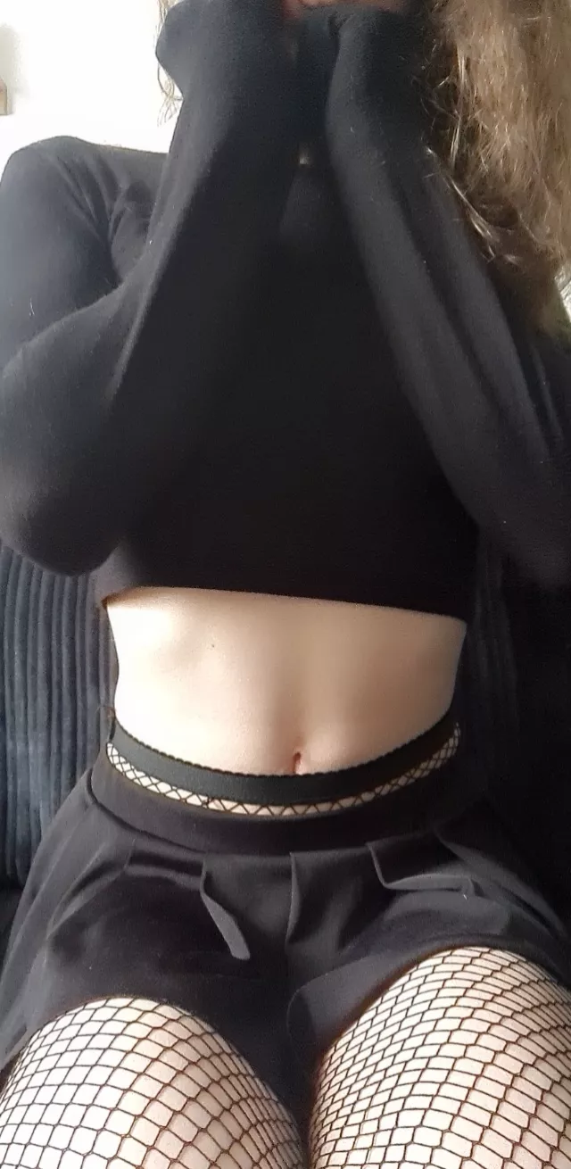 Give me headpats :3 posted by shyyfemboyy