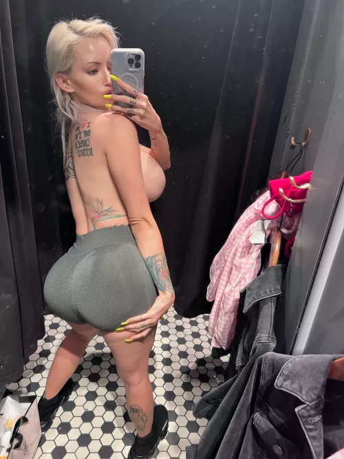 Give me your cum in the dressing room ;) by BabyGirlBella33