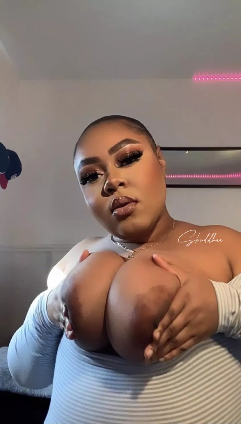 Give my tits a kiss 😘 posted by sbuddhaa