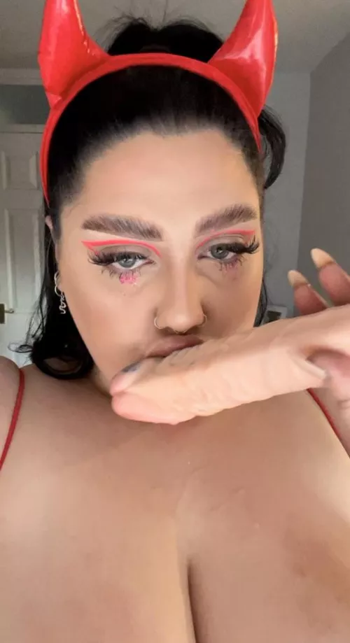 giving my dildo a bj whilst you watch👀💦 by laurenrnonlyfan