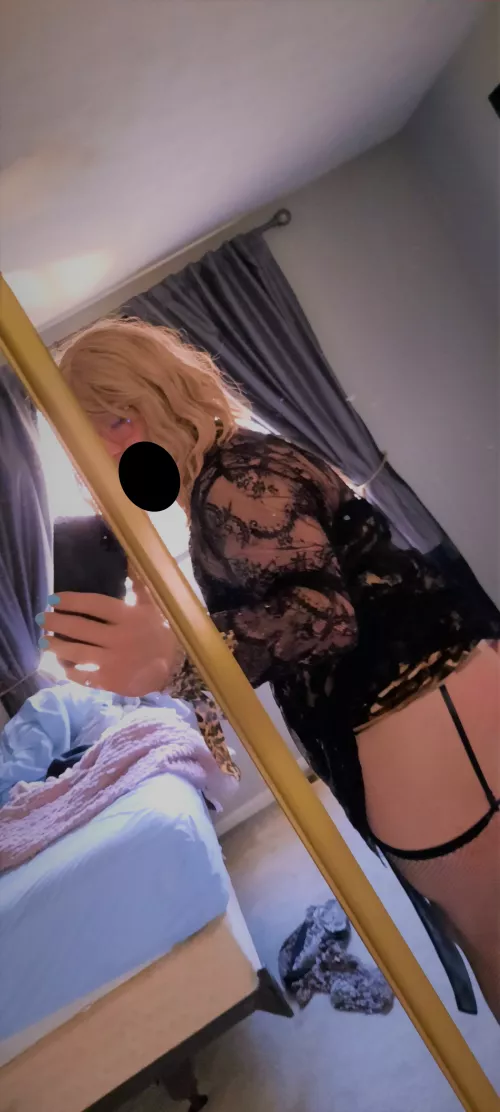 glad you're working from home today daddy, what are we gonna do 😉 by kaylee33s