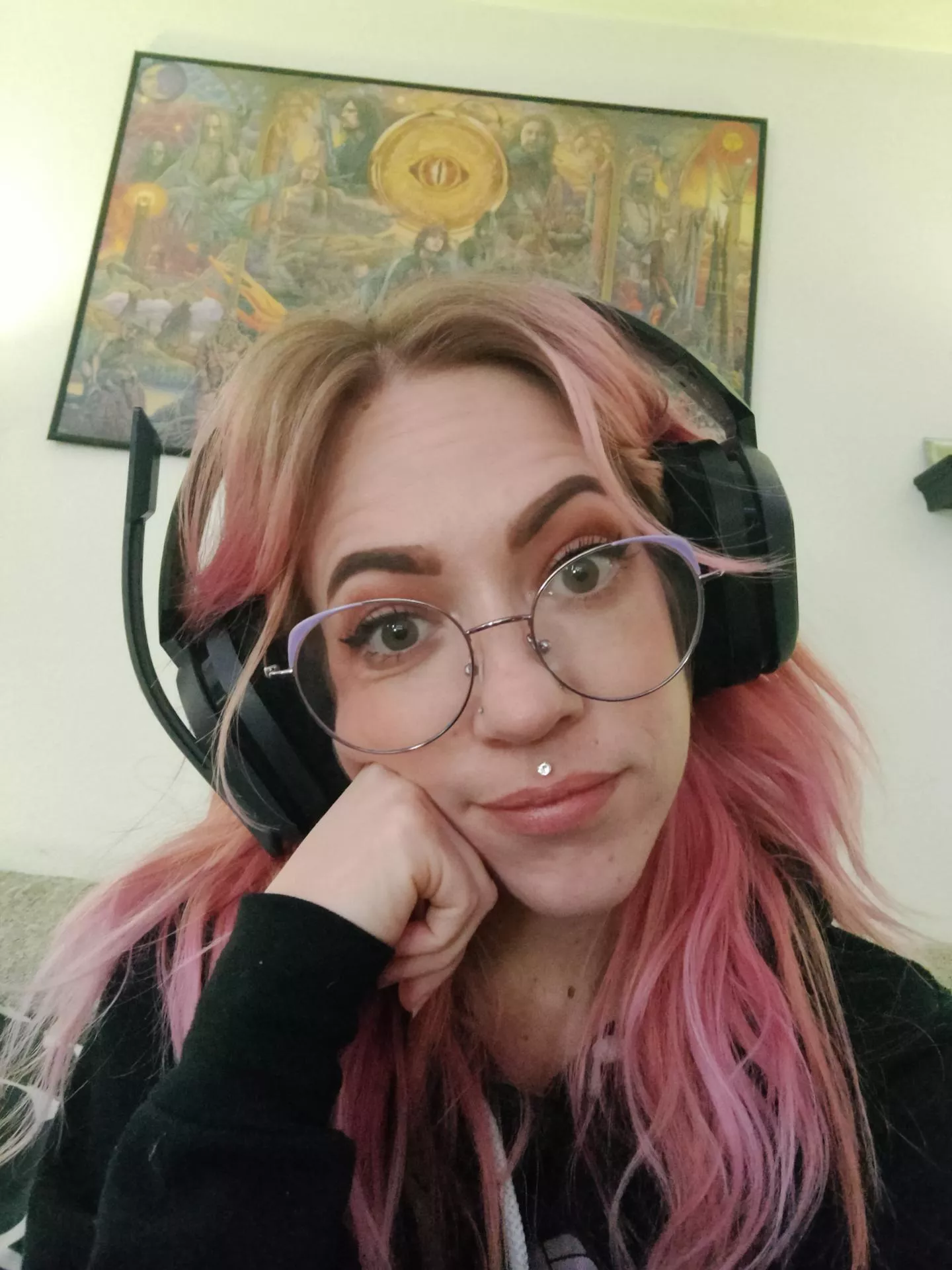 Glasses and headset?? I'm sure we all know what I'm playing. posted by cozyandstoney