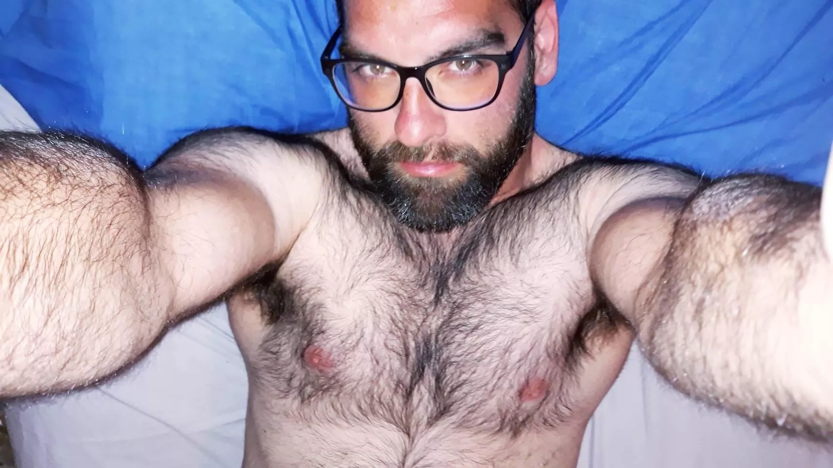 Glasses on 🤓 posted by JantoxBalio