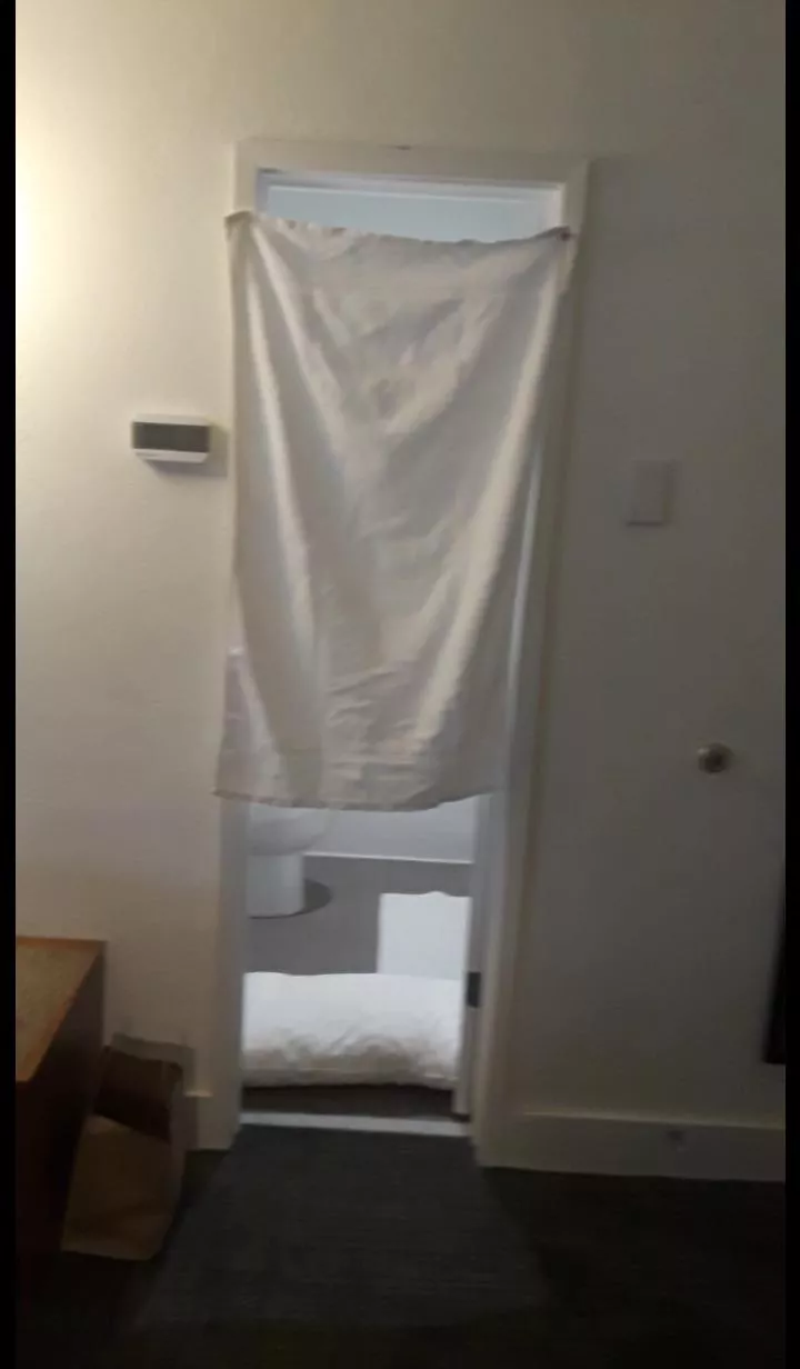 Glory hole at hotel posted by mstall1966