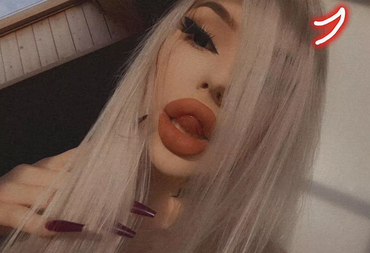 ✨glossed up✨ posted by charlotteventurax