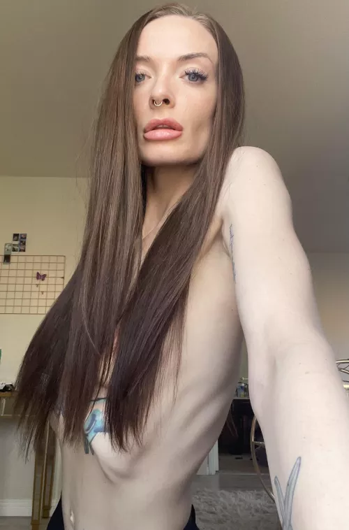 goddess. i'm in charge, you're not. domme sessions, customs, panties, video chat, etc. don't waste my time 👸🏻 by rochellexdomme