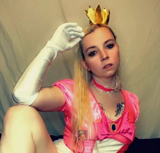 Gogo dancing tonight for the first time in almost 3 years! Princess Peach! Wish me luck! by Autumn-Rain88