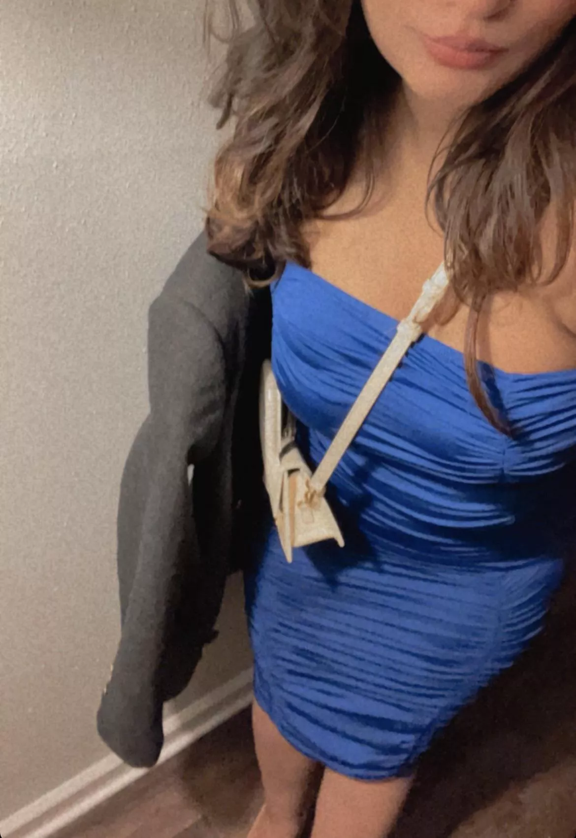 Goin out for some fun with the “girls”👅 [f] posted by hubbyshowingoffwife