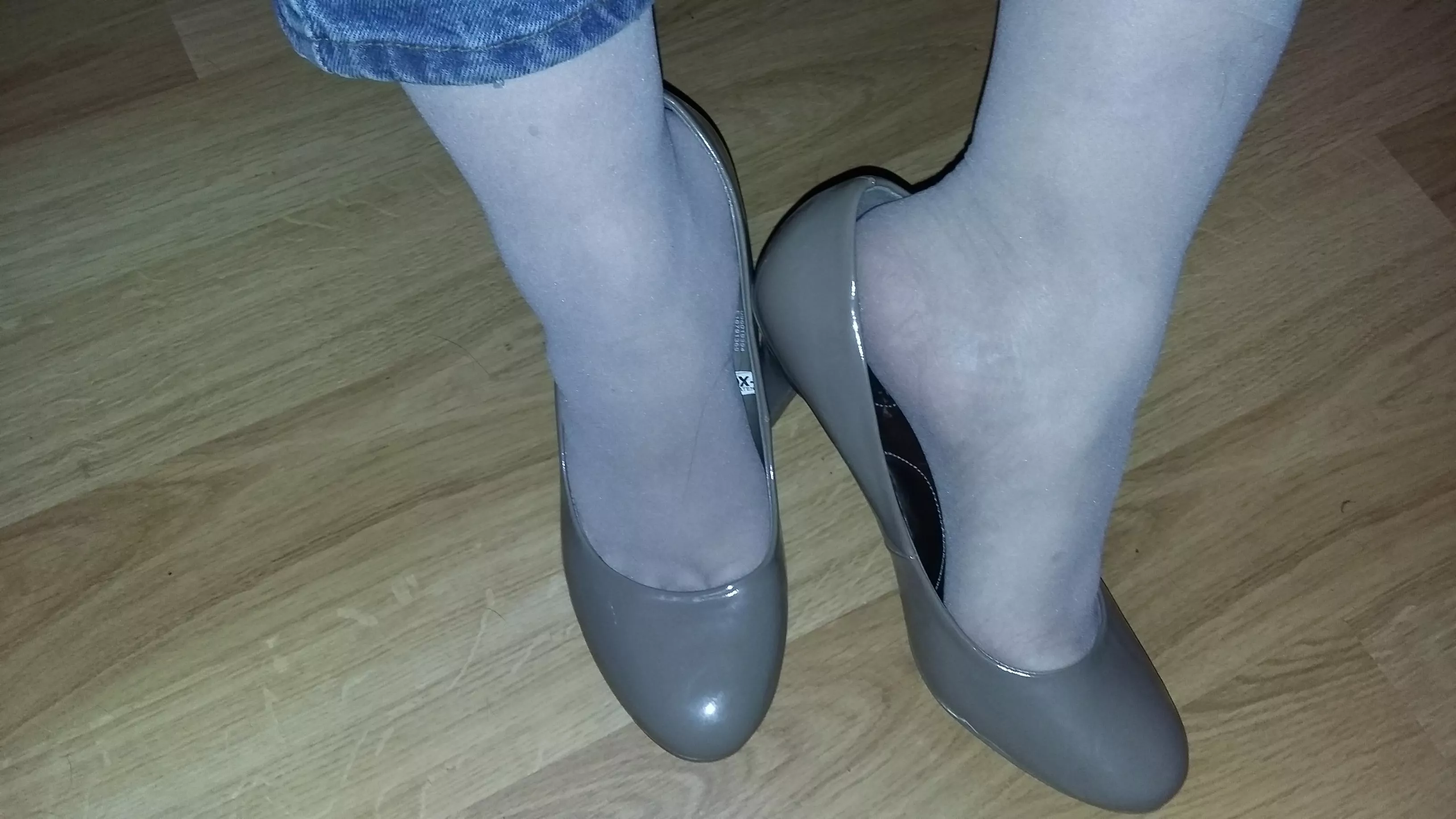 Going casual with jeans & pumps... posted by sweetfeetsplace