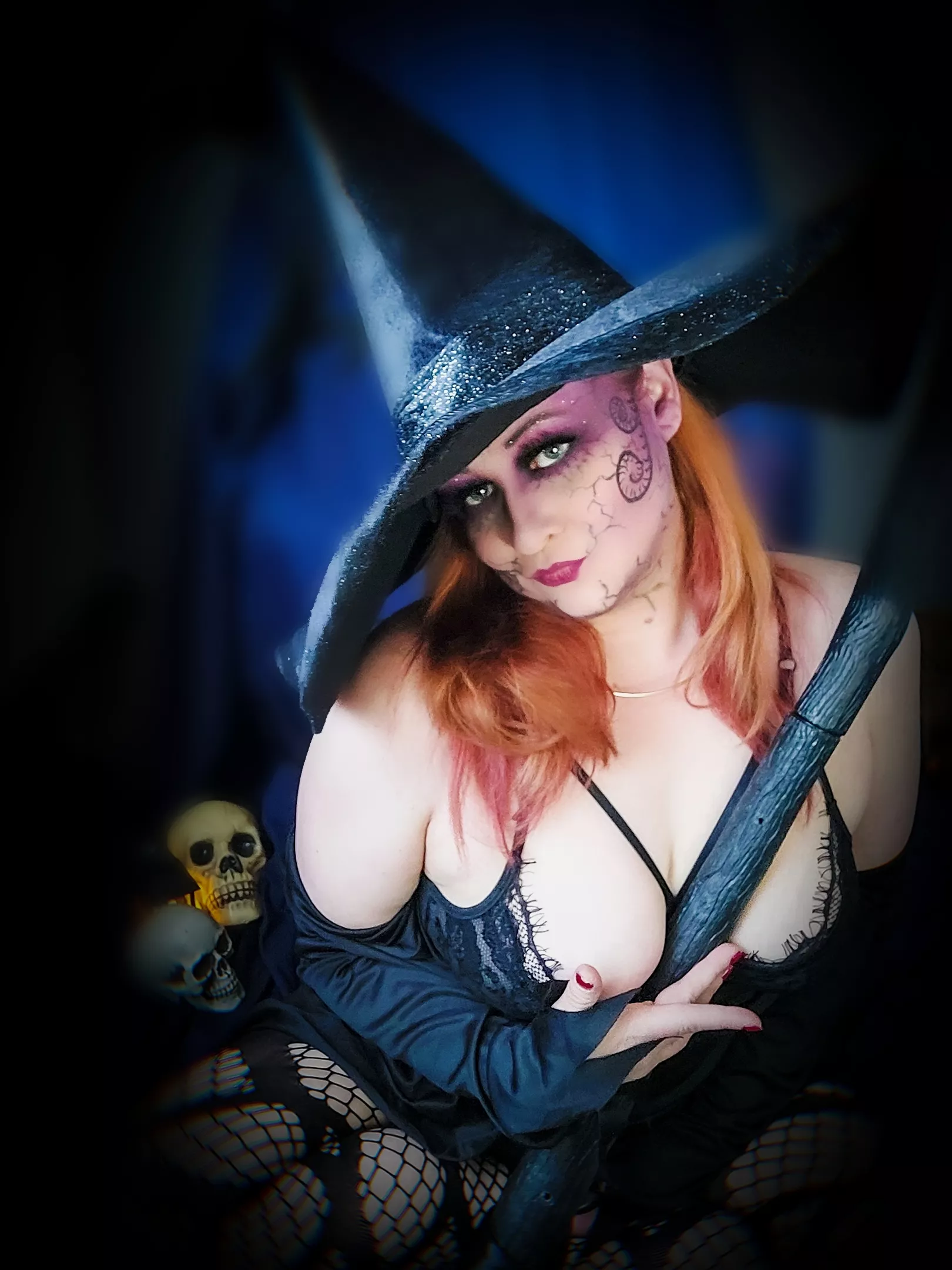 going for a ride!!!🖤💋 posted by kavina_black