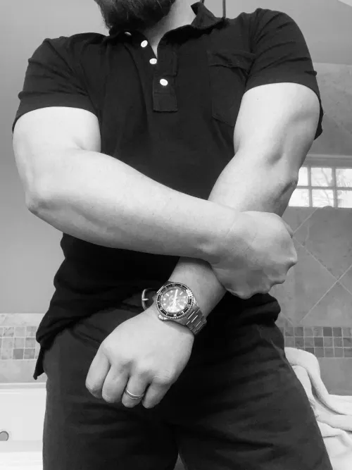 Going for the “Russell Crowe in Gladiator” kinda arms 🗡 by nightswimmmer