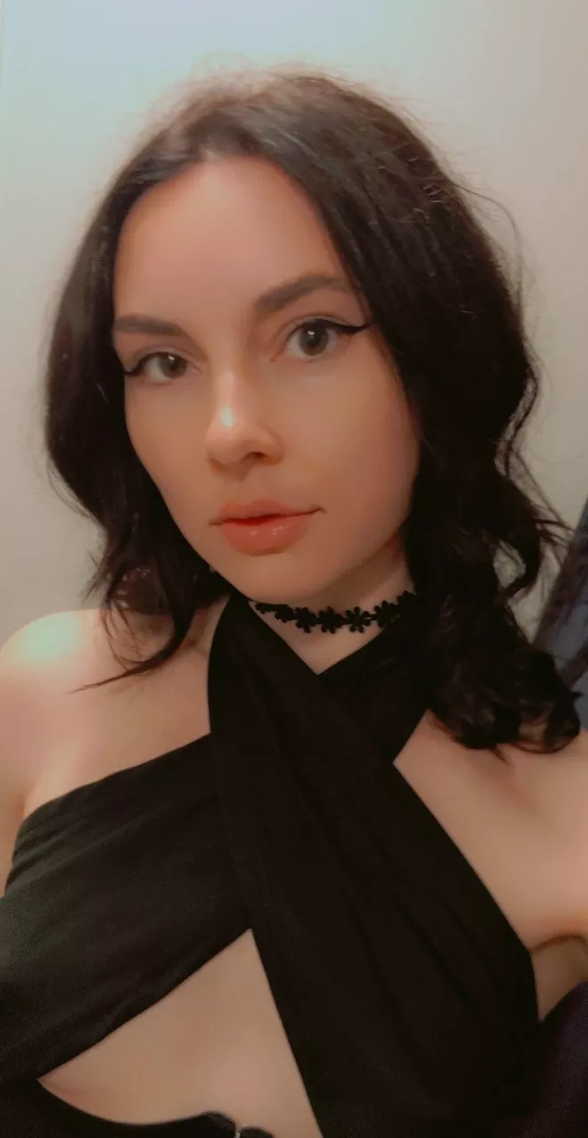 Going out tonight, do you like my new top? posted by Thalestriss