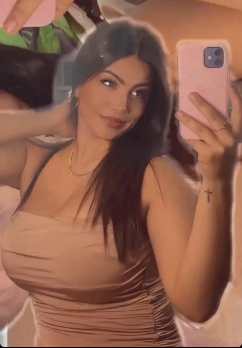 Gold dress posted by anonymous123456_