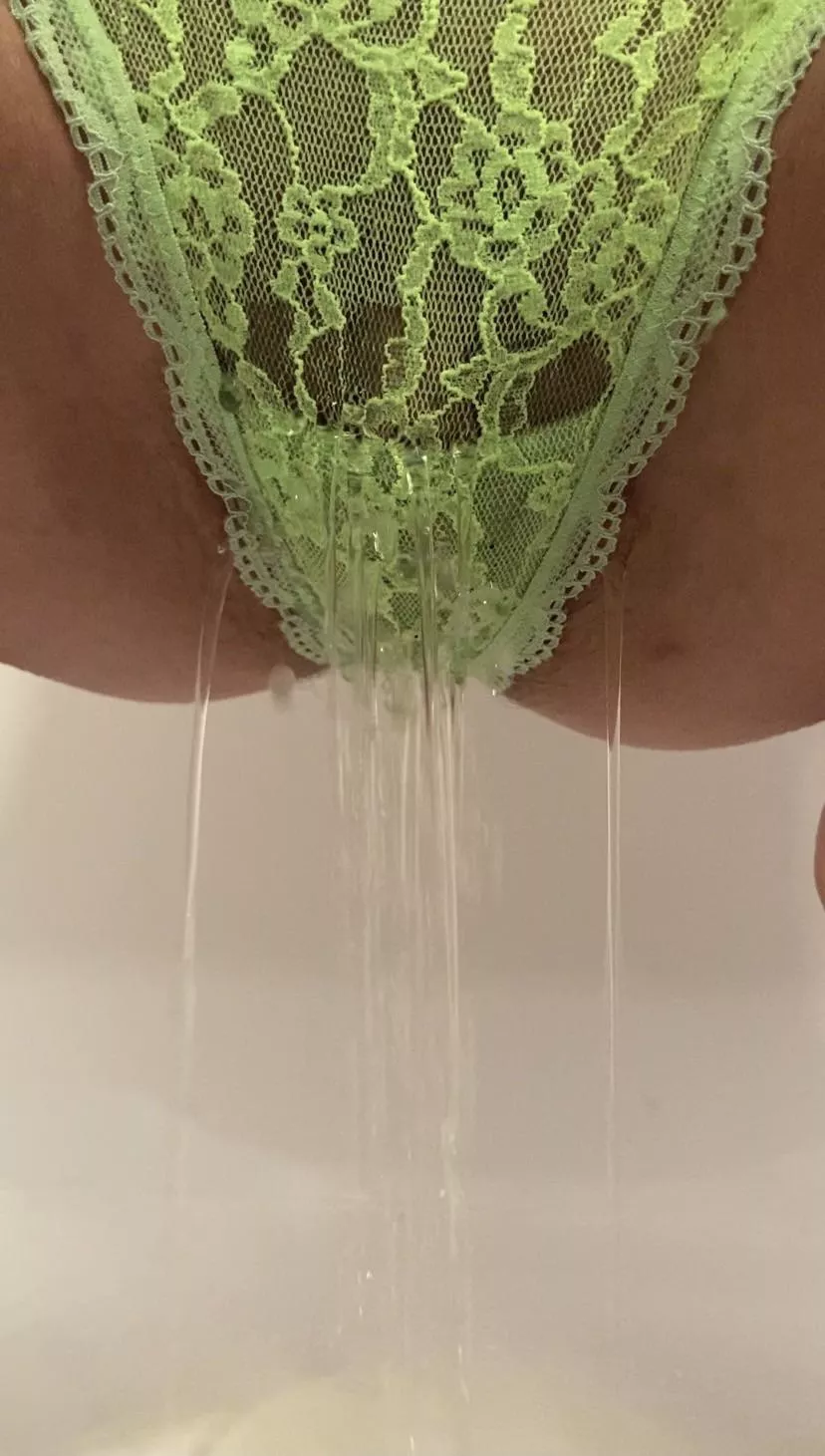 Golden showers posted by Creamyqueen669