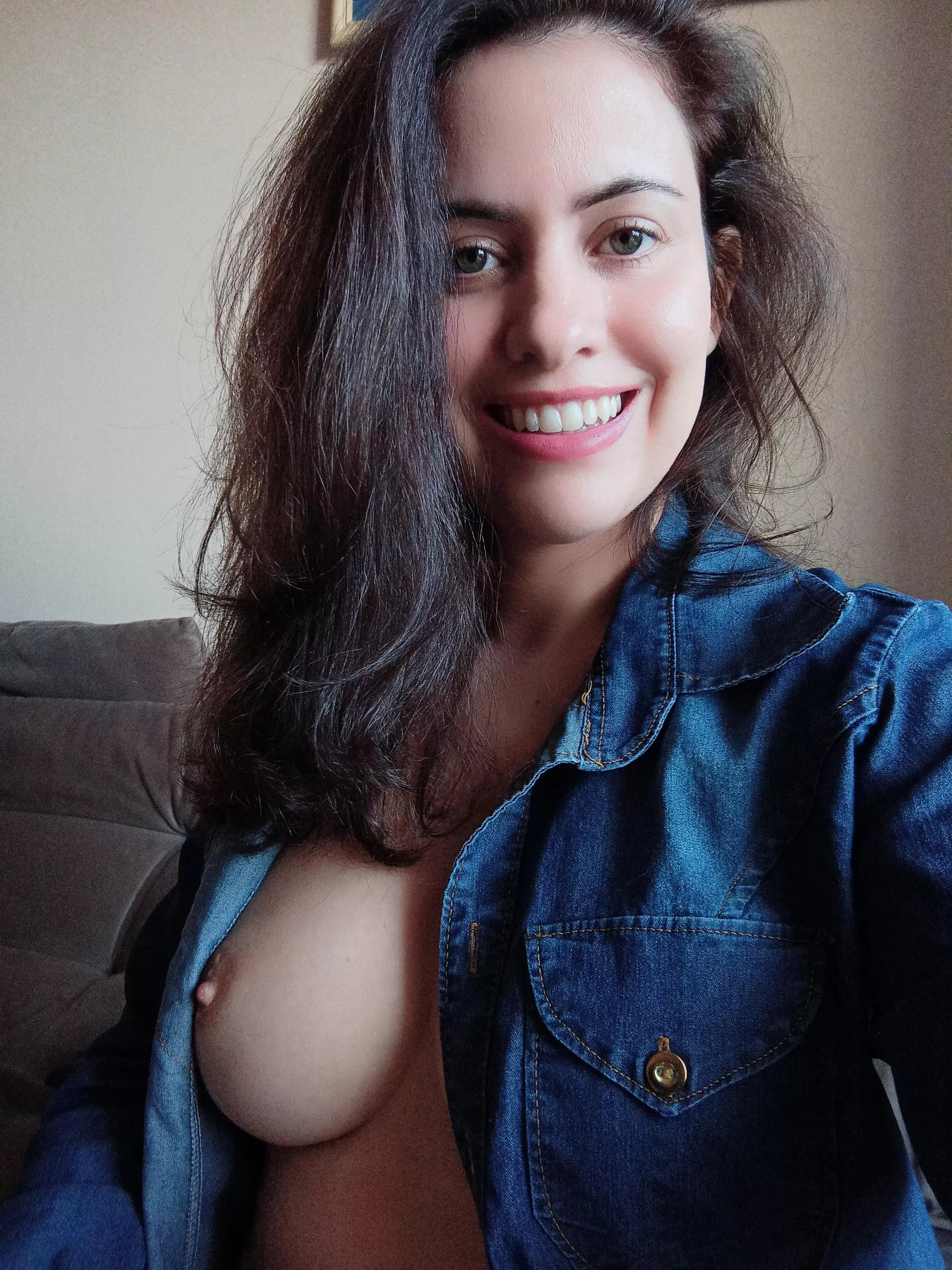 Good afternoon 💋 posted by Isiscristine