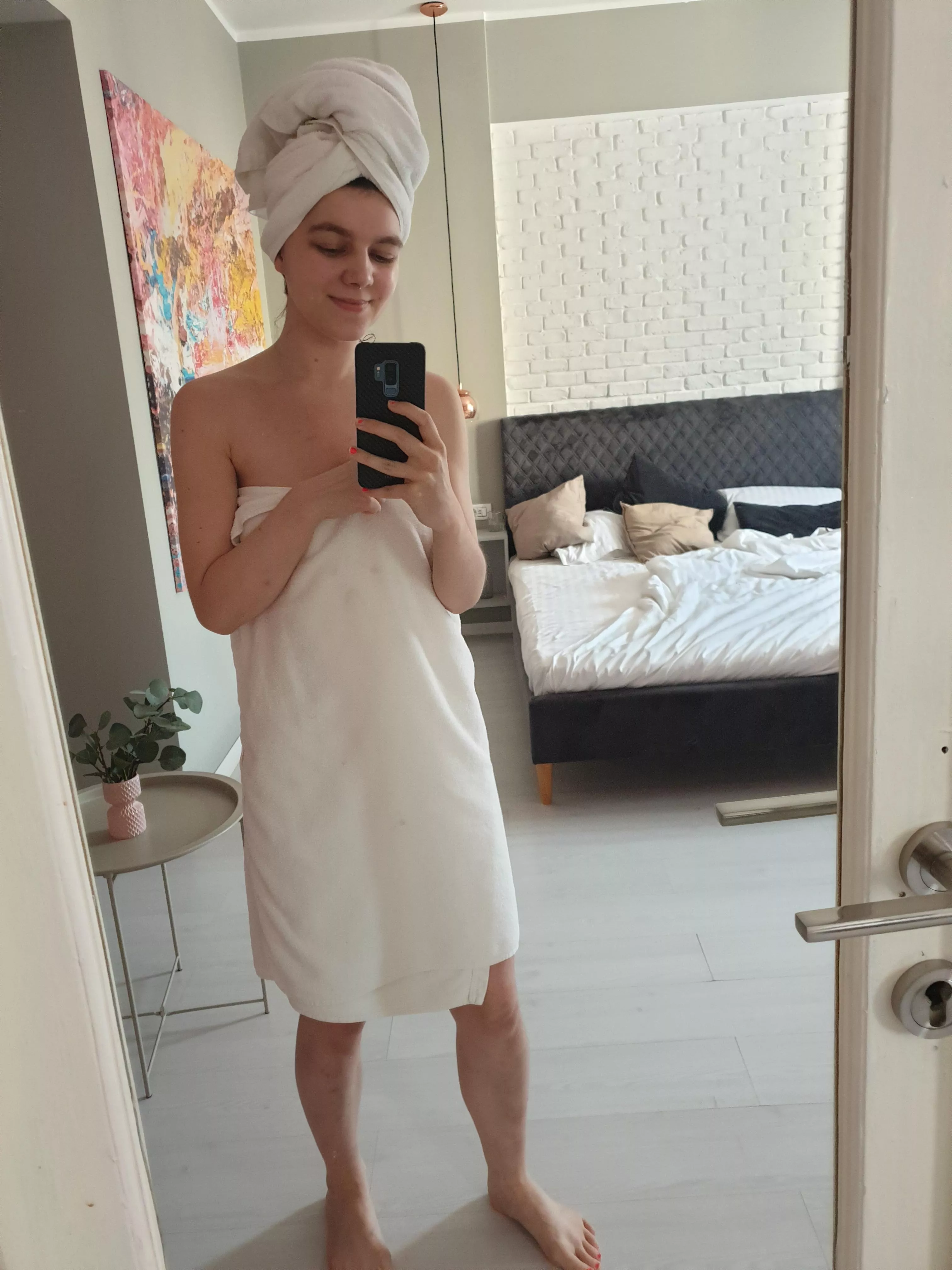 Good a[f]ternoon from Bucharest! posted by EveYourApple