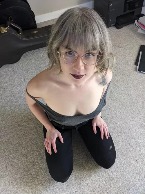 Good angle to cum on my glasses? by misssilverwitch