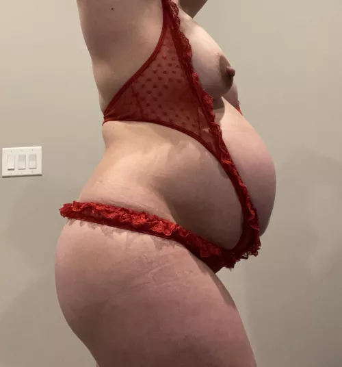 Good bye belly… hello mom bod! 🤤 by Right-Personality214