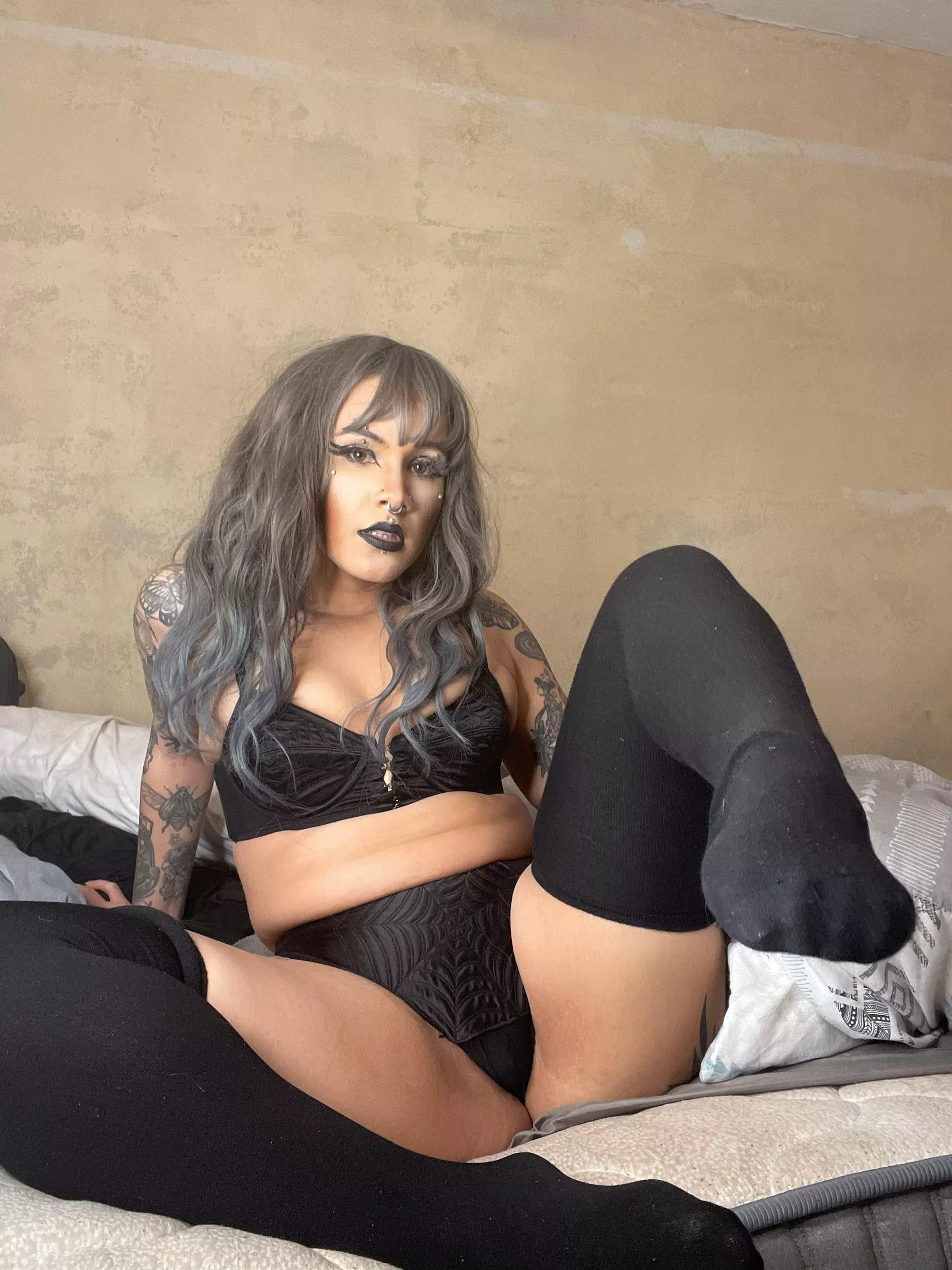 Good evening 🖤 posted by g0thschlampe