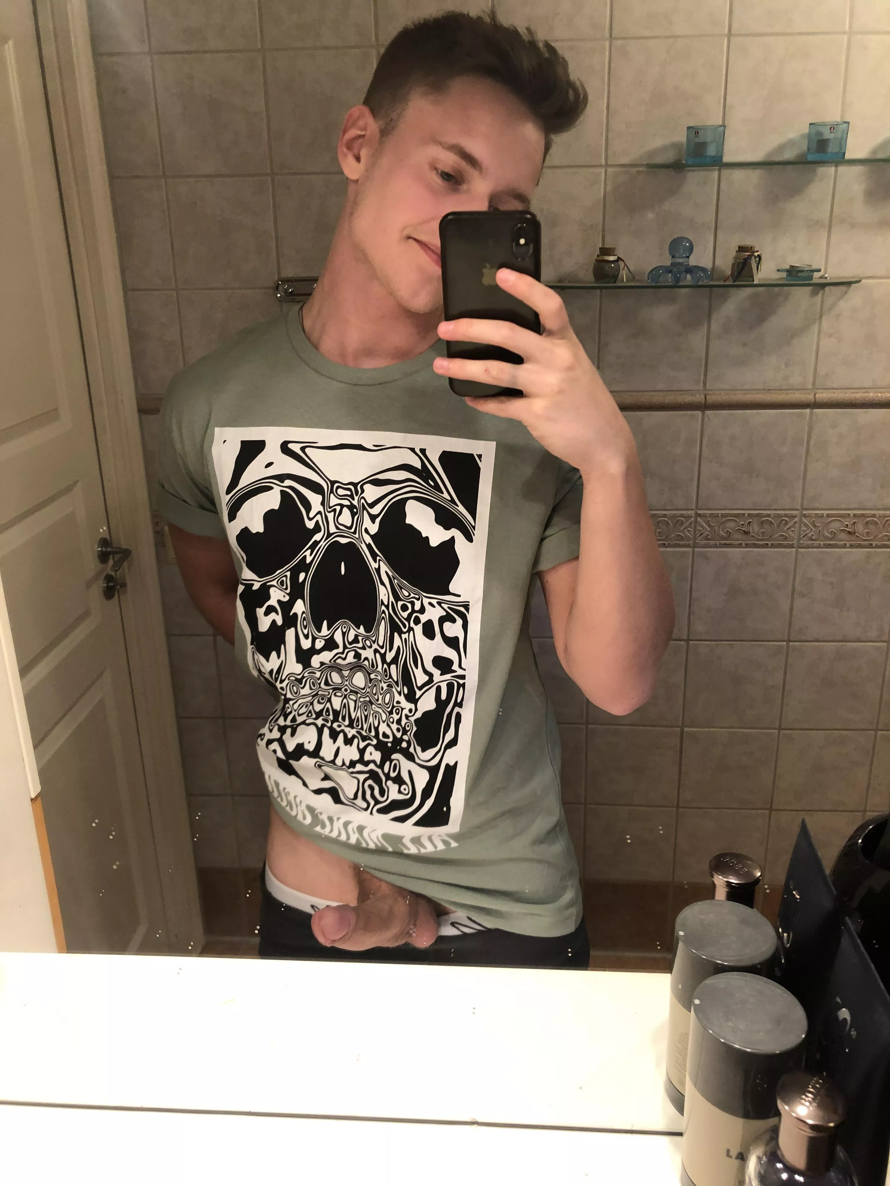 Good evening 😳 posted by Luk1ee