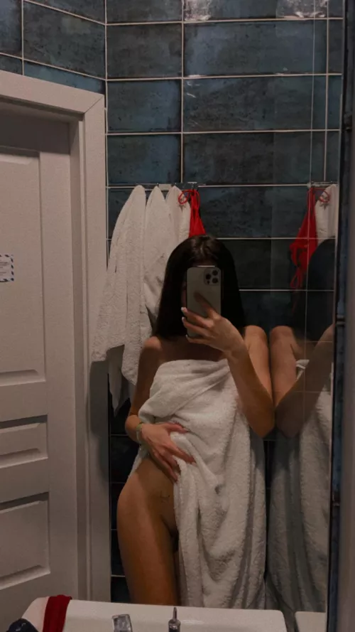 Good evening neighbour, come over for a drink! by Mari6mi