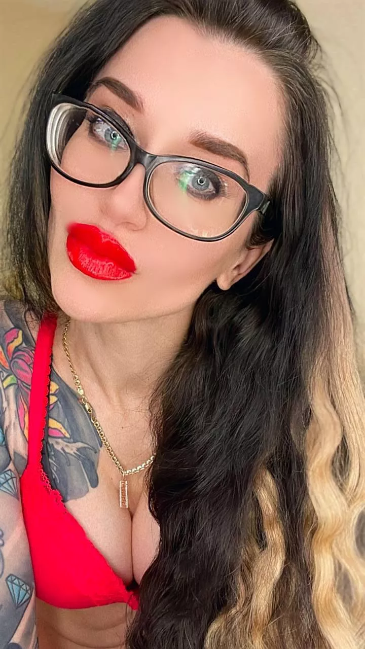 Good Friday everyone ❤️ posted by Juliadomaina