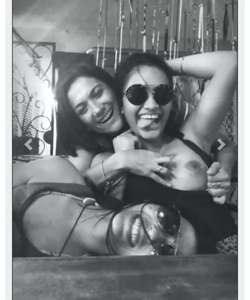 Good friends by johnlala21