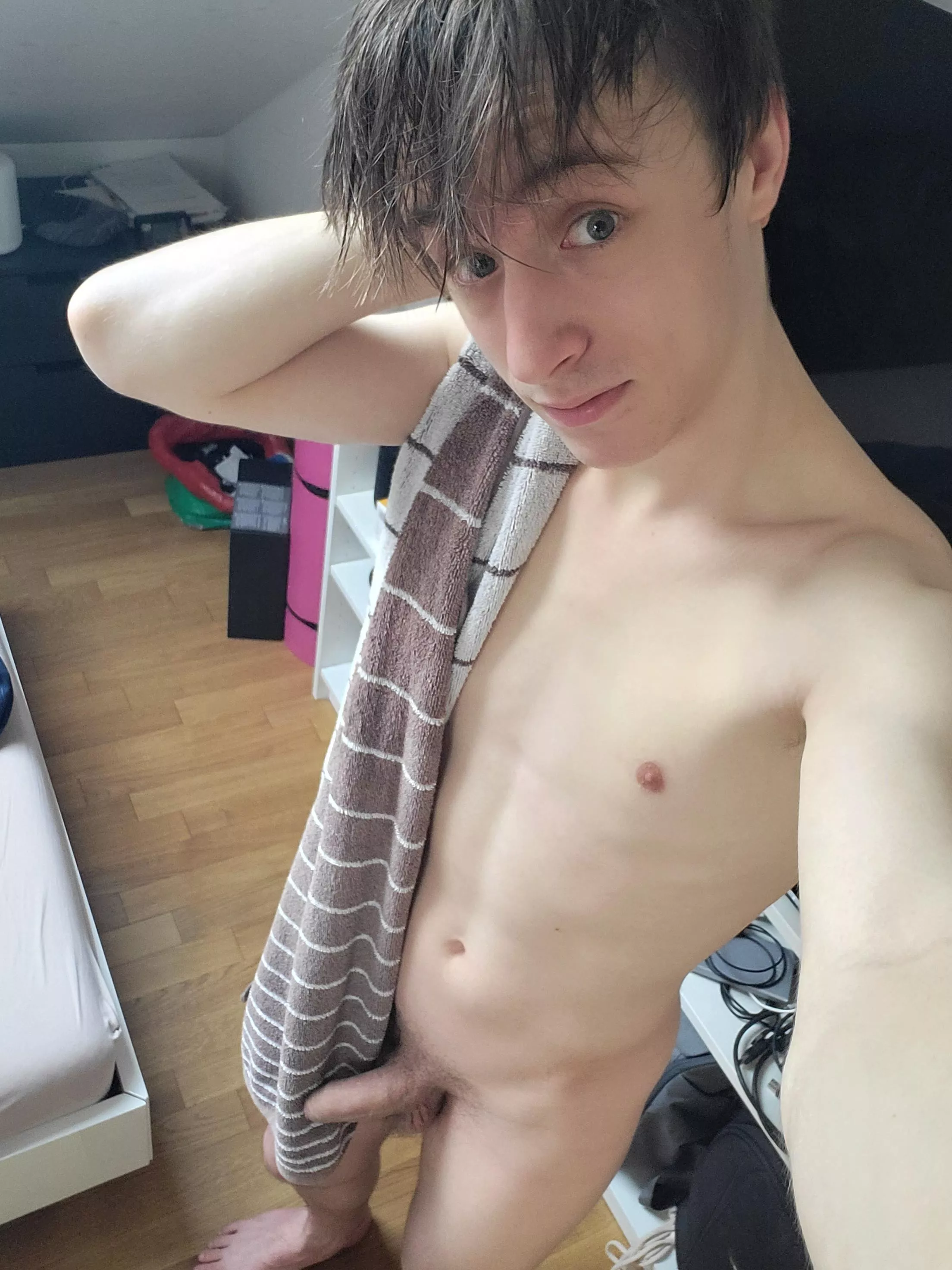 Good morning 😘 posted by TheGayAnt