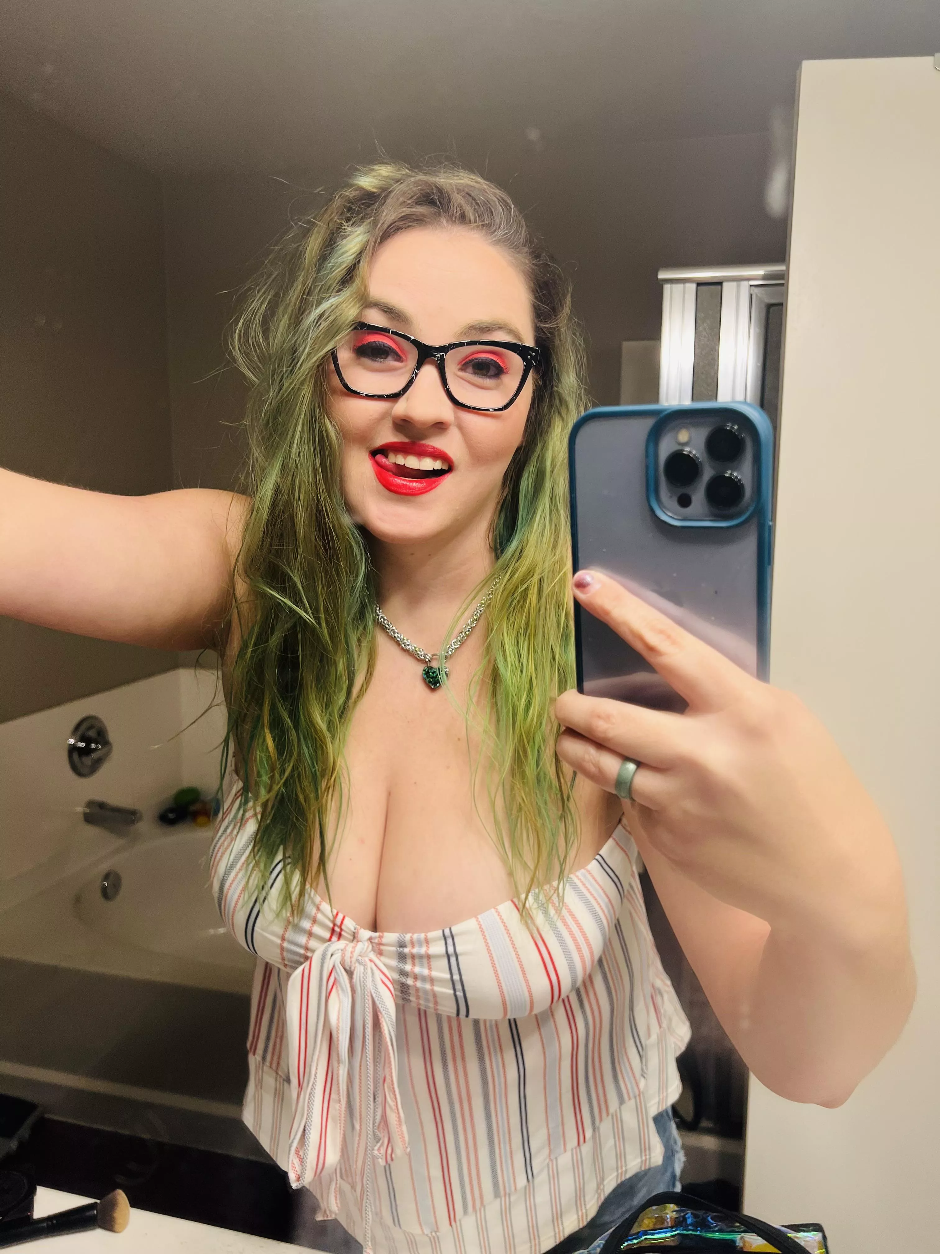 Good Morning! 💚🐍💚 posted by SweetPantyCandy19