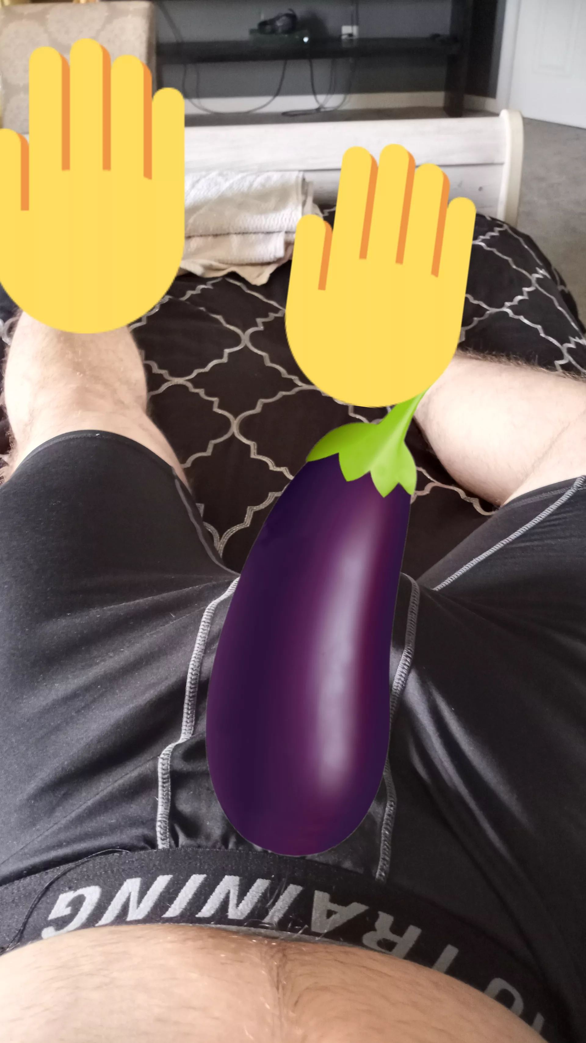 good morning foot slaves!! come drool over these straight feet!! posted by Mrmcspankie