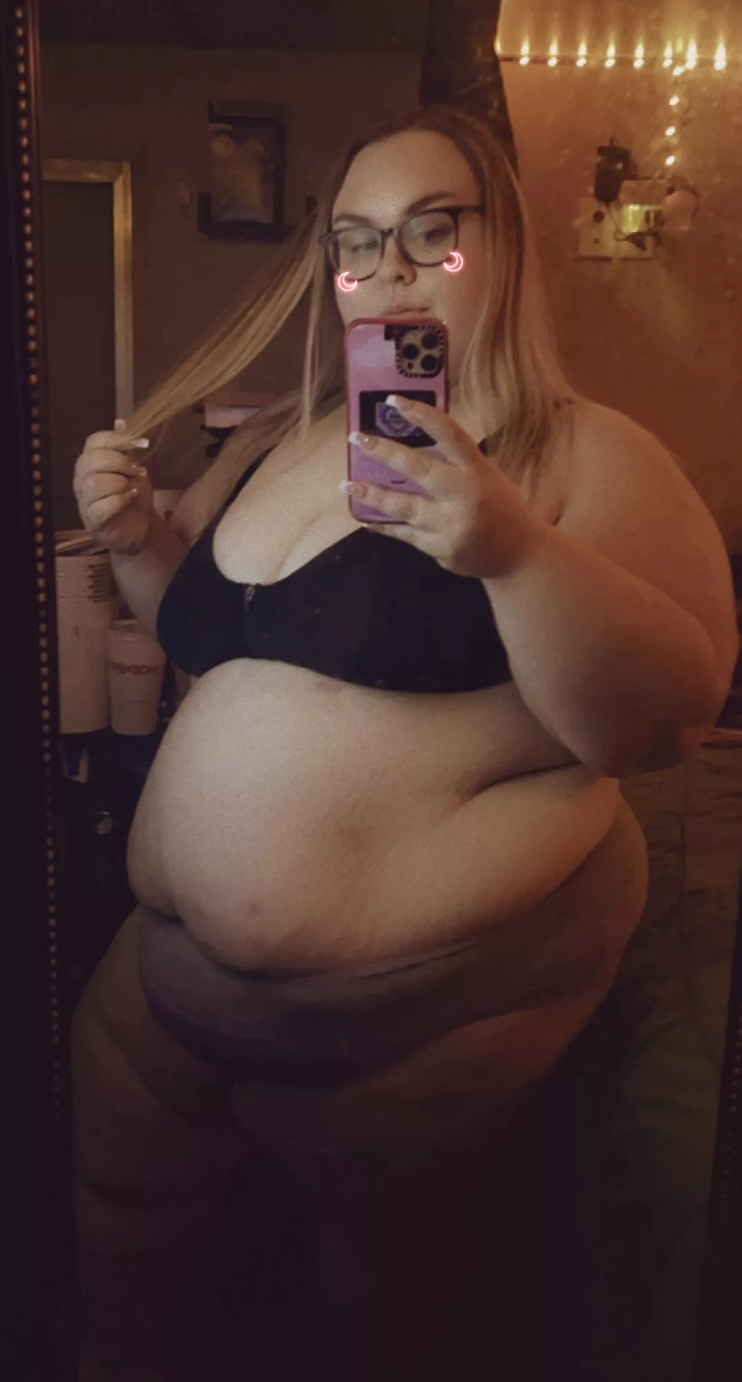 Good morning, I need someone to come hold this belly for me, gettin pretty heavy 😮‍💨 posted by Blondebaebe