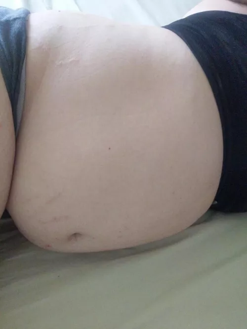 good morning 😍 I think I'm big enough to start tearing clothes if I stuff again today 👀 by PoolsOfIchor