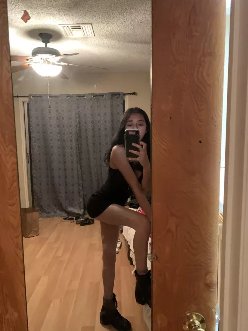 Good Morning im looking to be a cock teasing goddess and make some of dat morning wood bust🤪 Kik nuttondessi69 😈 by Dessilovescum69