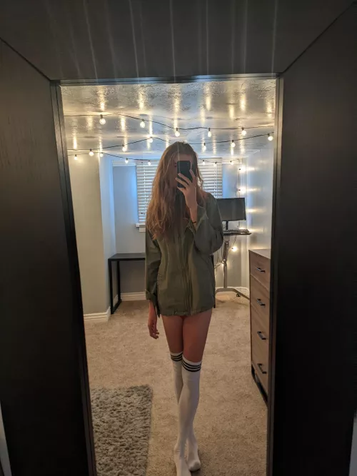 Good morning 👀 by jayjayfem