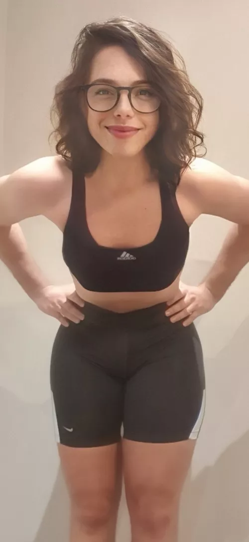 Good morning! Let's start the day with some squats!!! I wish you a lovely Thursday! by Ambitious_Pin_3769