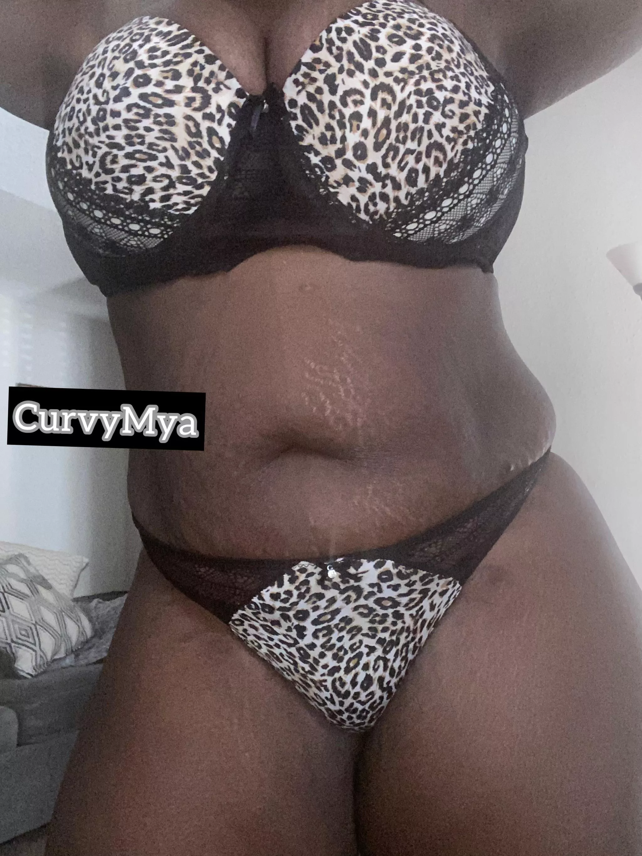 Good morning ☀️ like my new bra and panty set I brought just for you 💋 posted by Curvymya