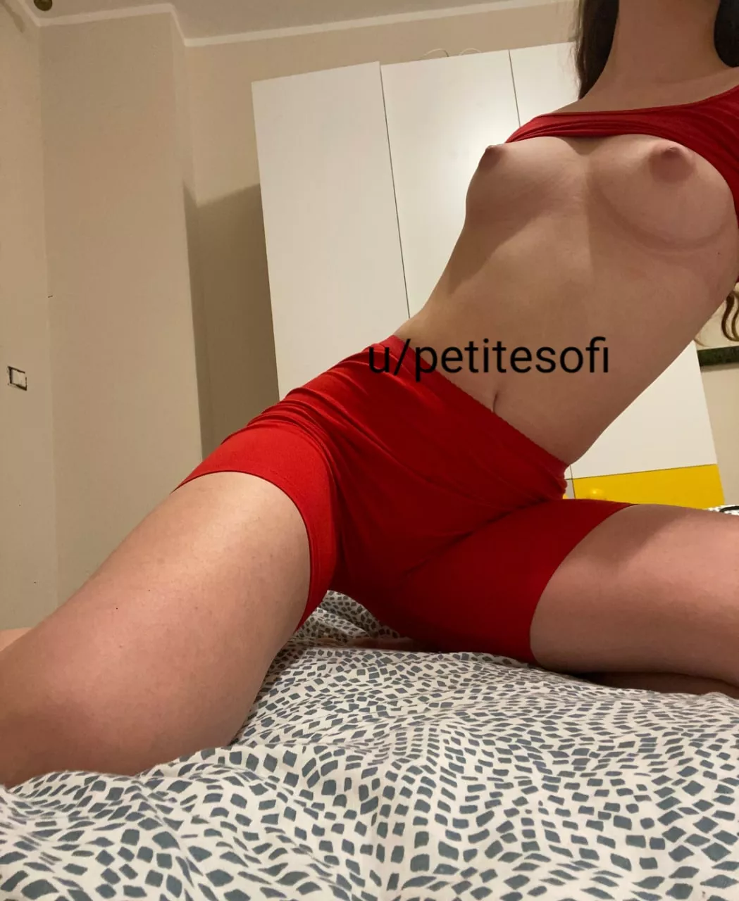 Good morning! My little 19 year old body is ready for you posted by petitesofi