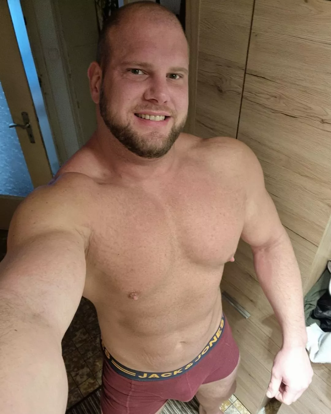 good morning selfie 🙂 posted by Wrong-Engineering-74