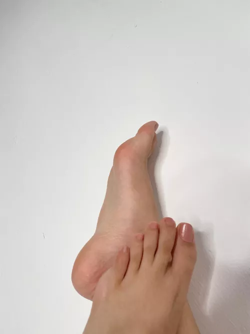 Good night, I wish you my beautiful feet! I like this photo and I decided it was my first post🥰 by midnight_noah