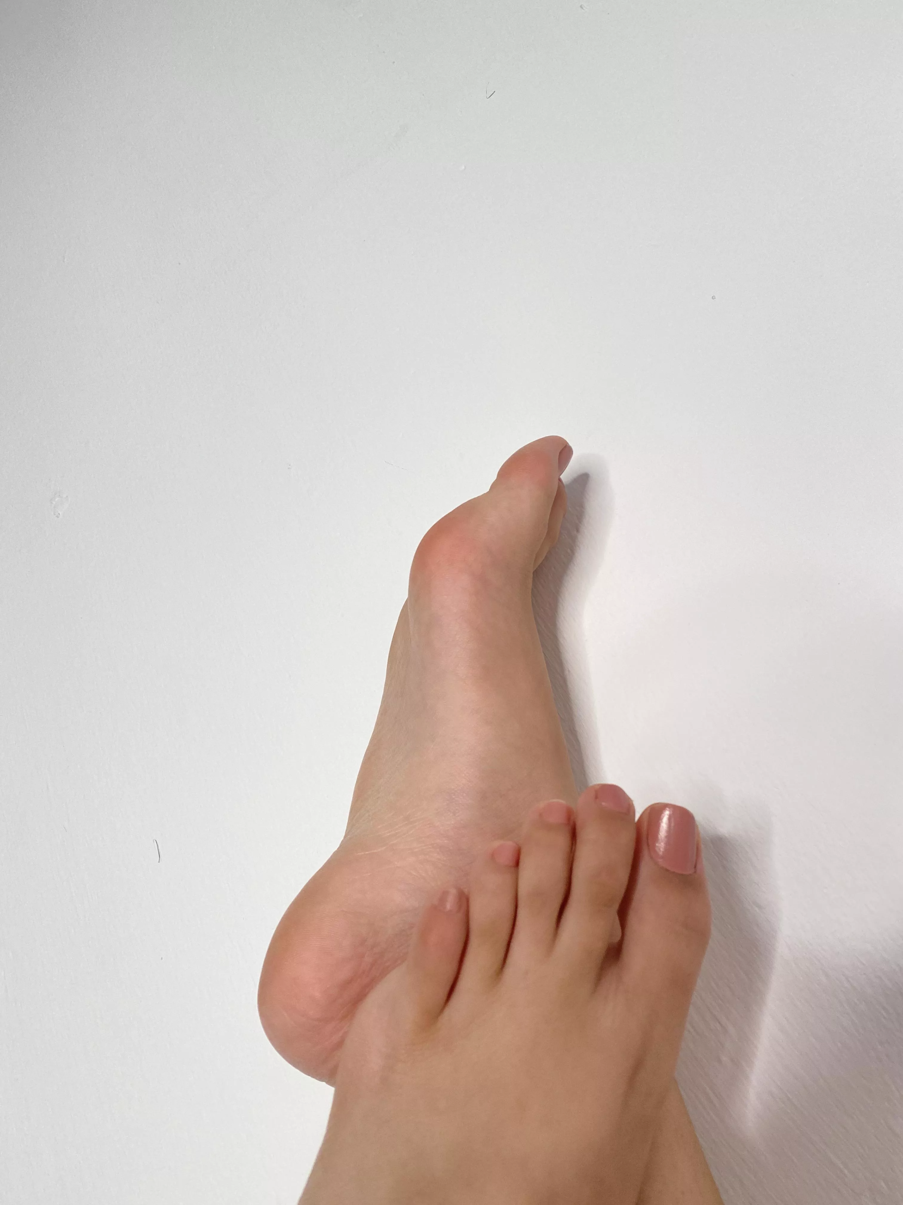 Good night, I wish you my beautiful feet! I like this photo and I decided it was my first post🥰 posted by midnight_noah