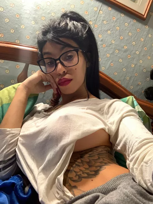 Good night, not bra by aureliitaa