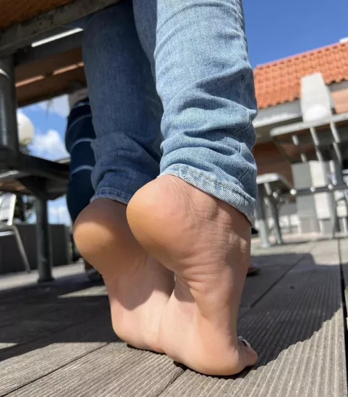 Goodmorning by mariefrenchfeetfans