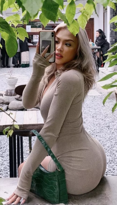 Gorgeous by brownsoul85