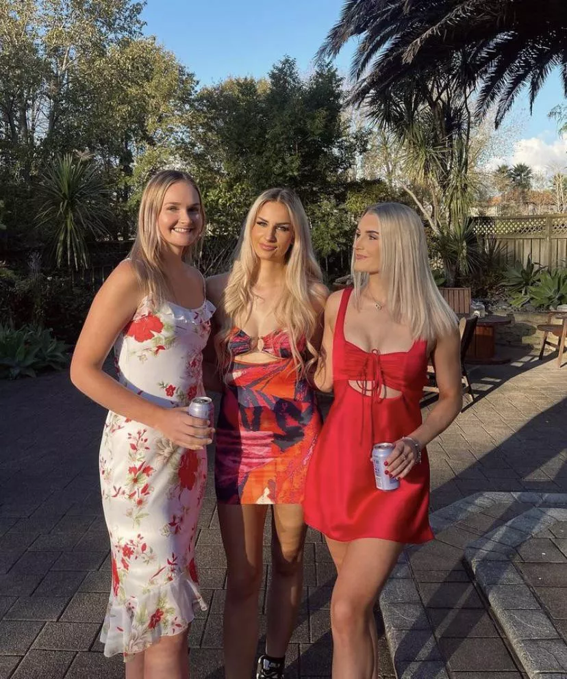 Gorgeous blondes! posted by 97surfer